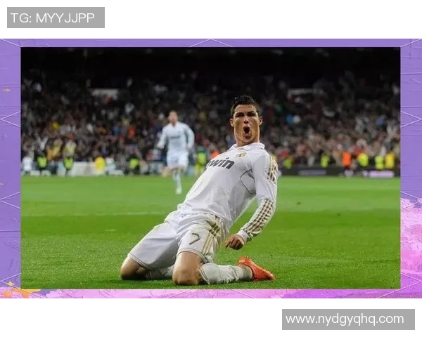 足球明星的骚气发型女神们如何引领时尚潮流与运动魅力的完美结合