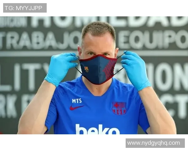 足球明星在公共场合是否坚持佩戴口罩的现状与影响分析